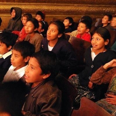 09 NinIfos Viendo Teatro Copy