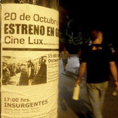 15 Pegando Afiches Guate 3